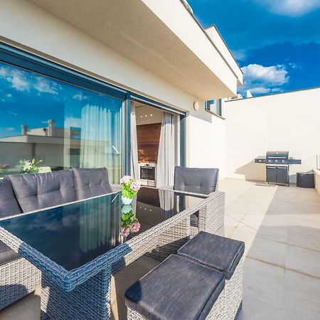 Luxury Penthouse Apartment Mandre Exterior photo