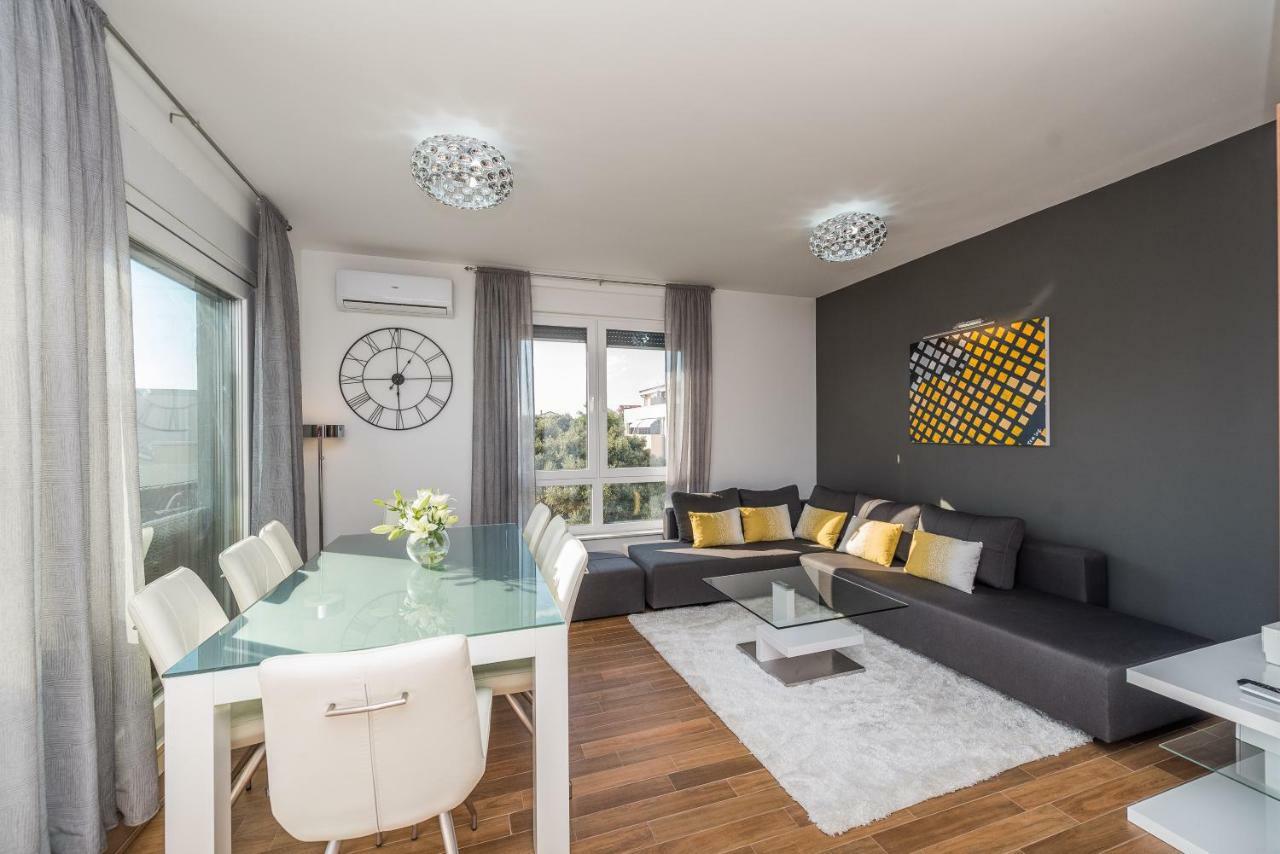 Luxury Penthouse Apartment Mandre Exterior photo